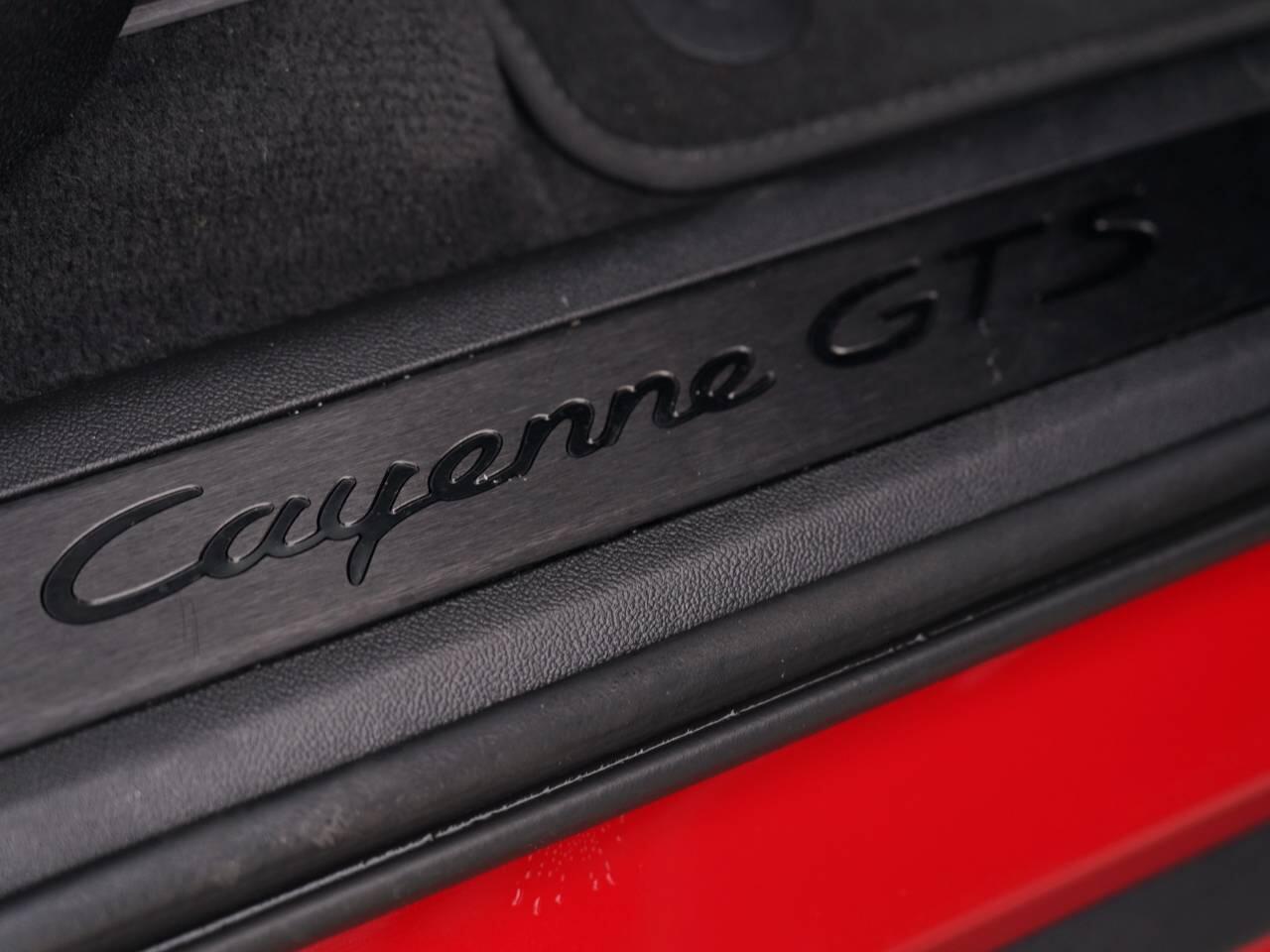 Porsche Cayenne view 13