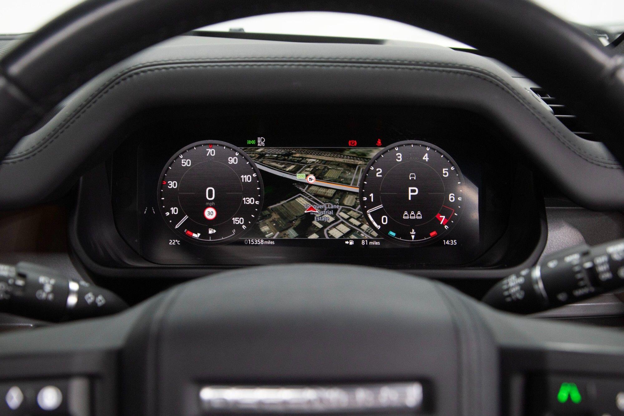 Land Rover Defender 110 view 26