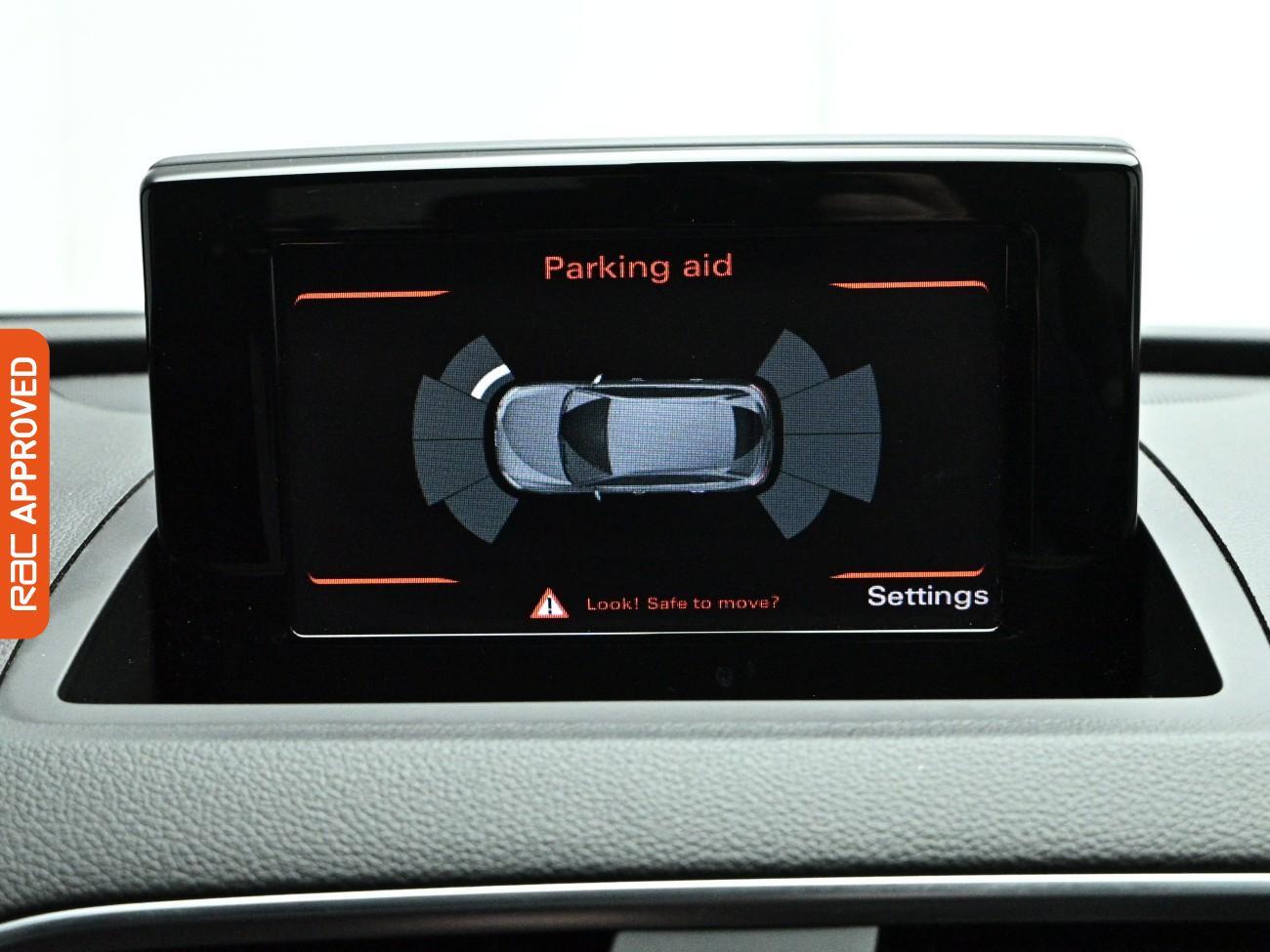 Audi Q3 view 3