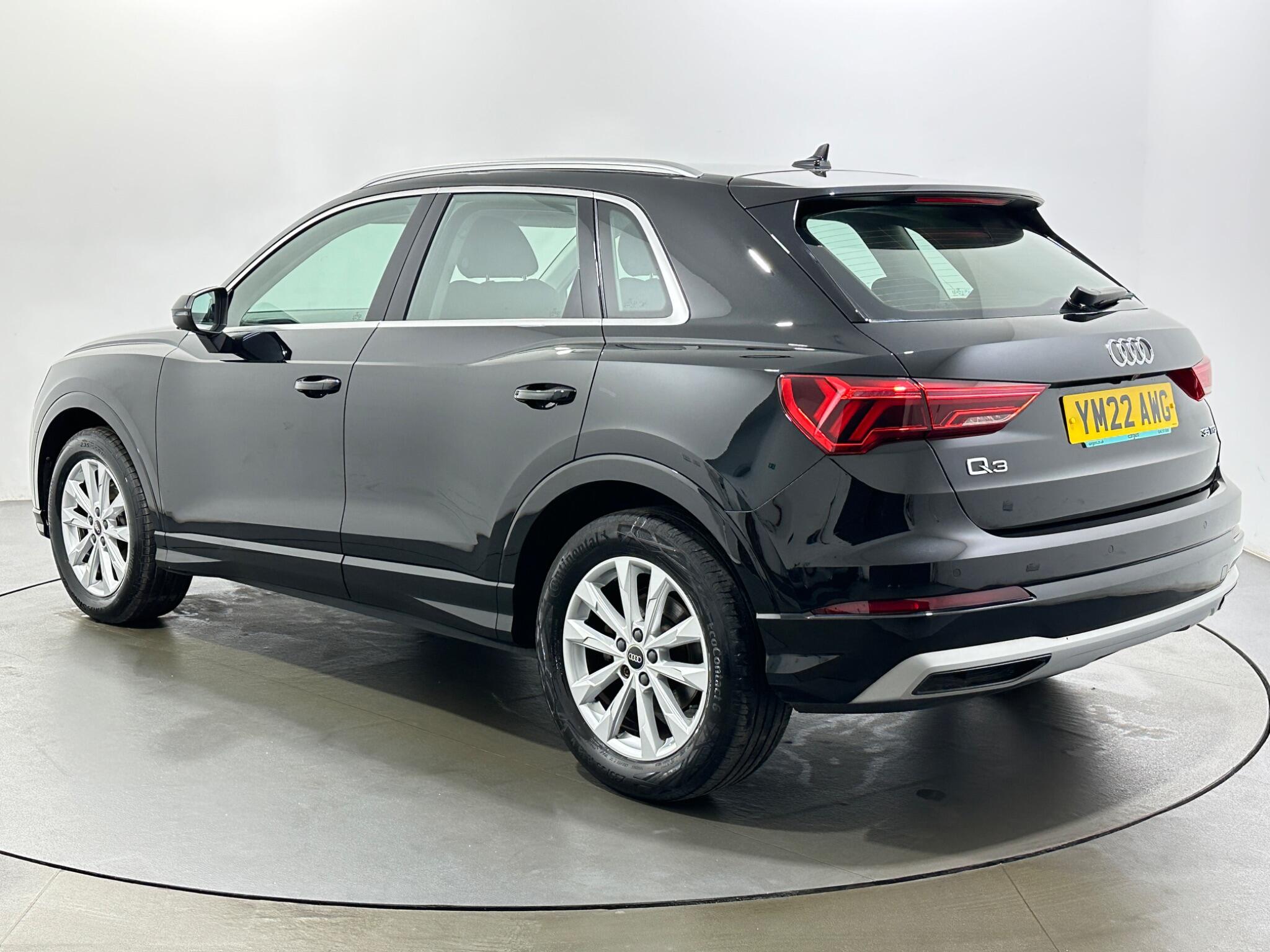 Audi Q3 view 6
