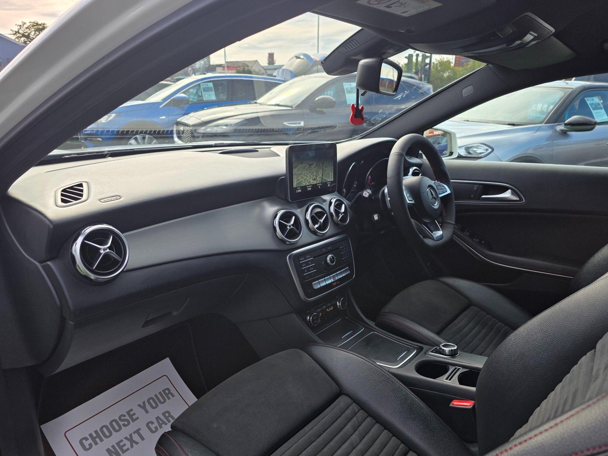 Mercedes-Benz Gla view 29