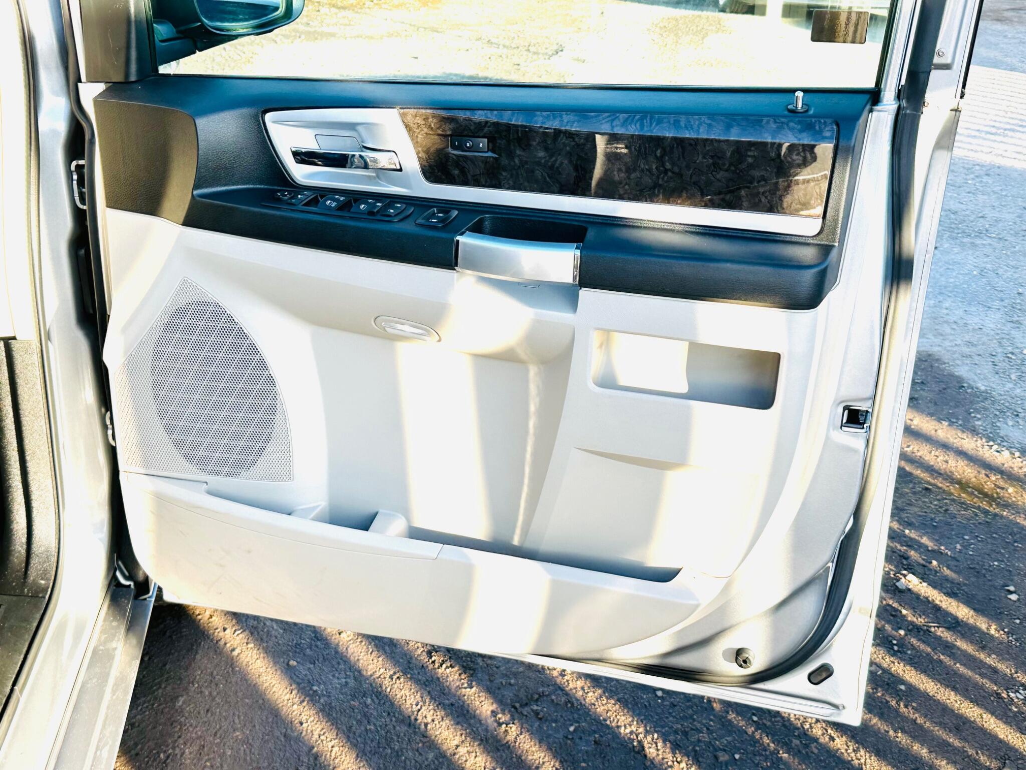 Chrysler Grand Voyager view 19