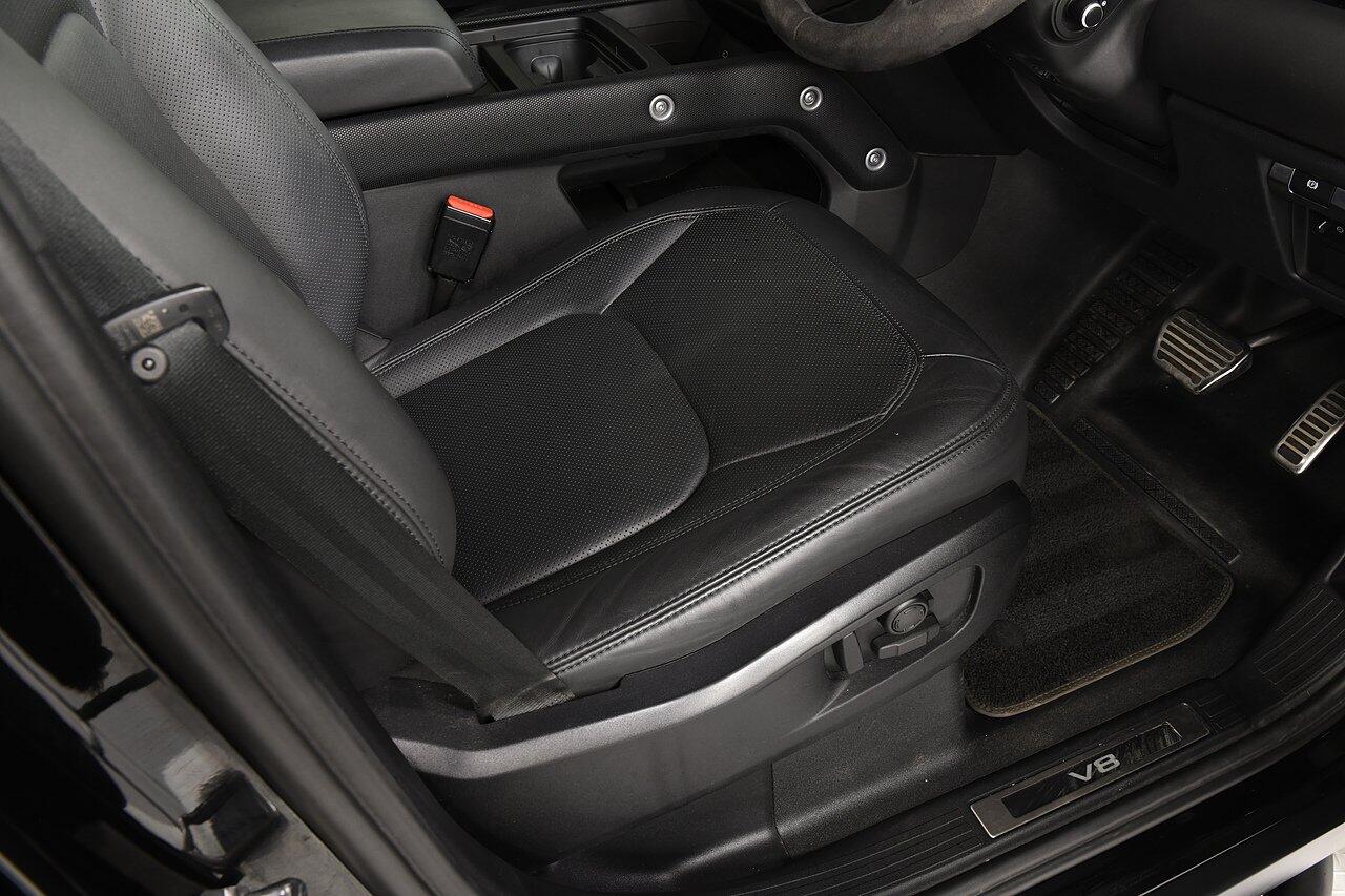 Land Rover Defender view 10