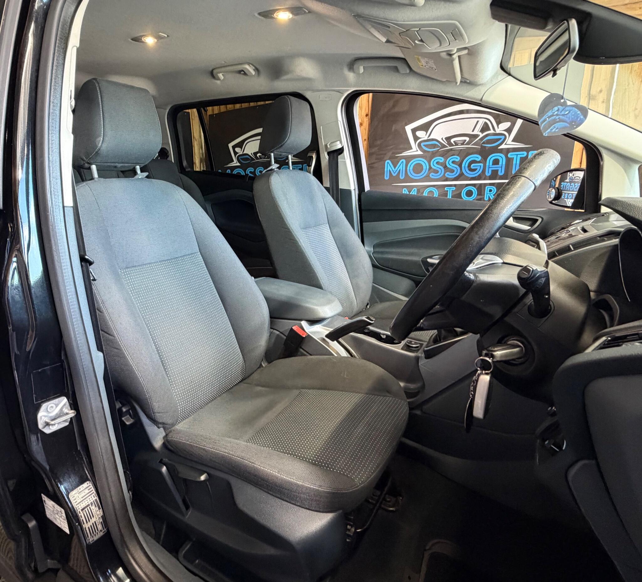 Ford Grand C-Max view 18