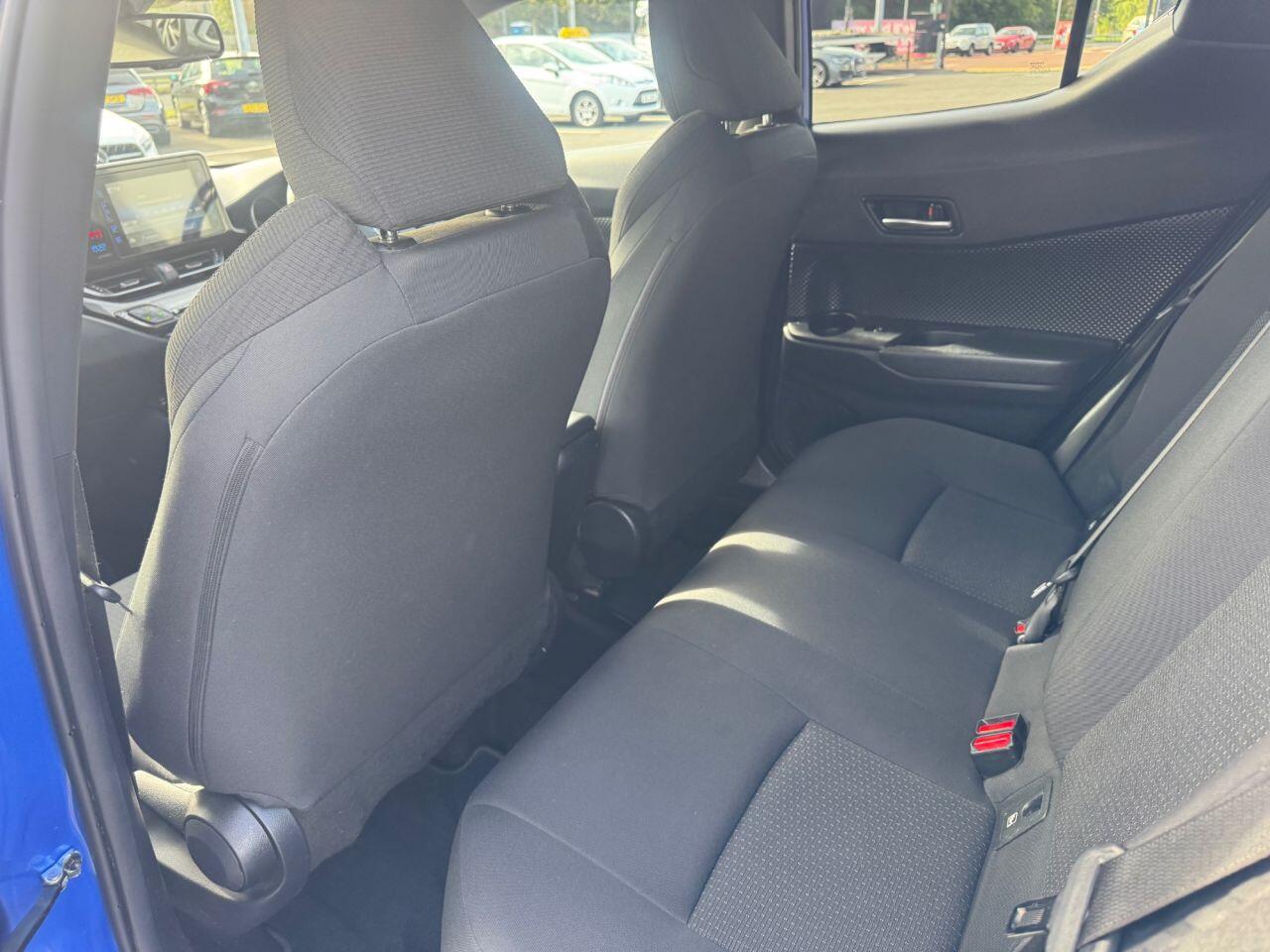 Toyota C-HR view 15