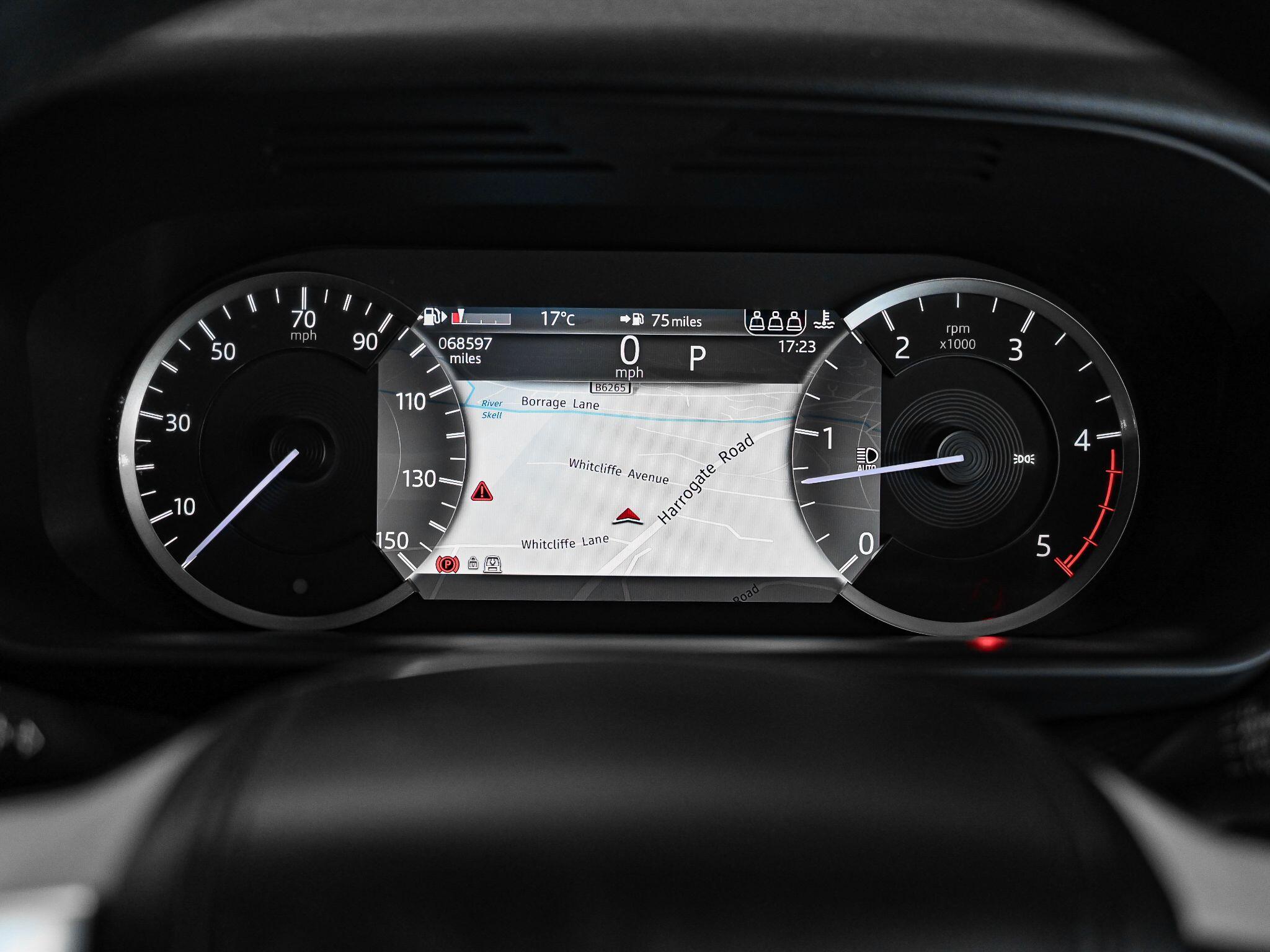 Land Rover Discovery view 9