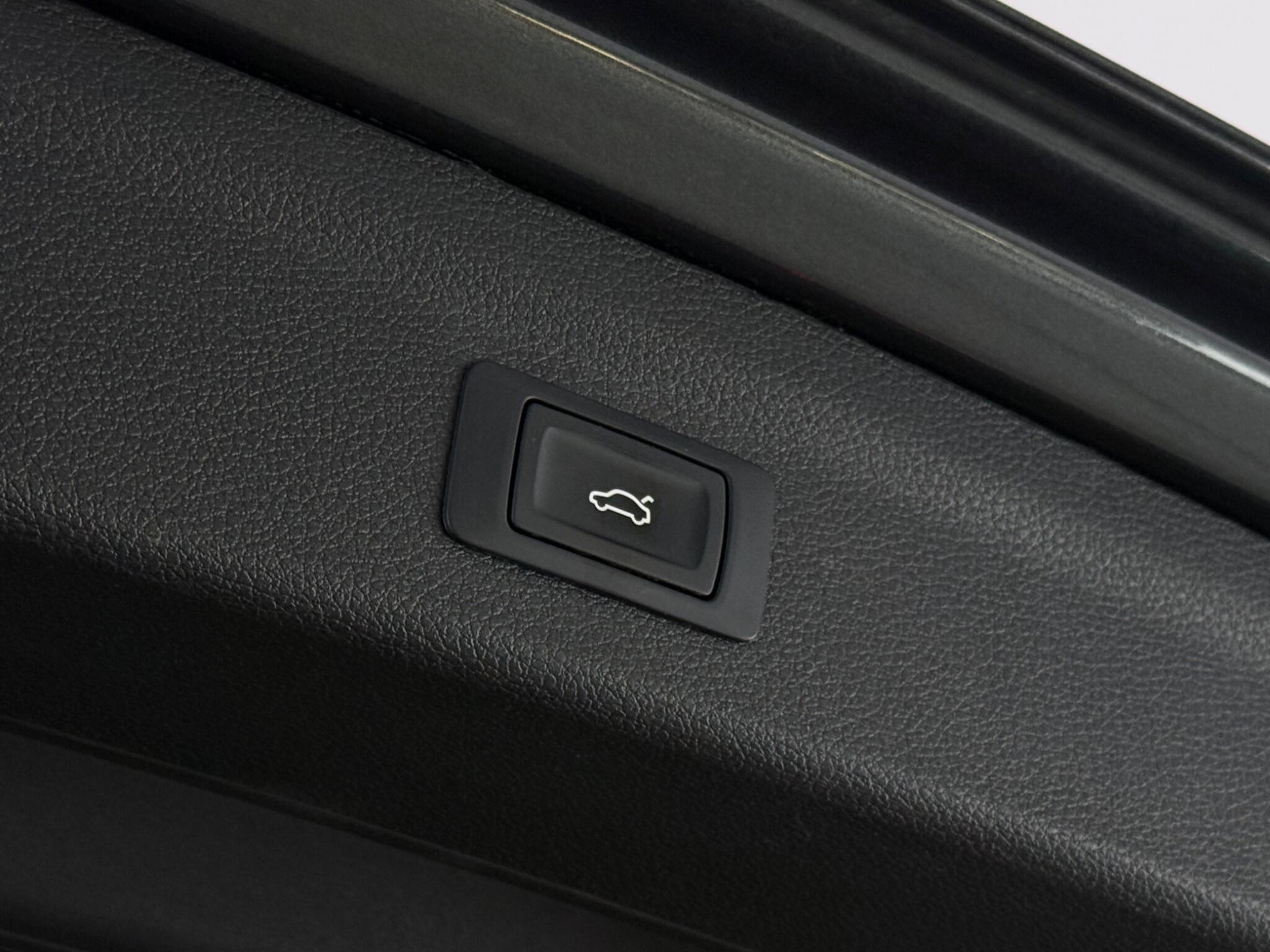 Audi Q3 view 10