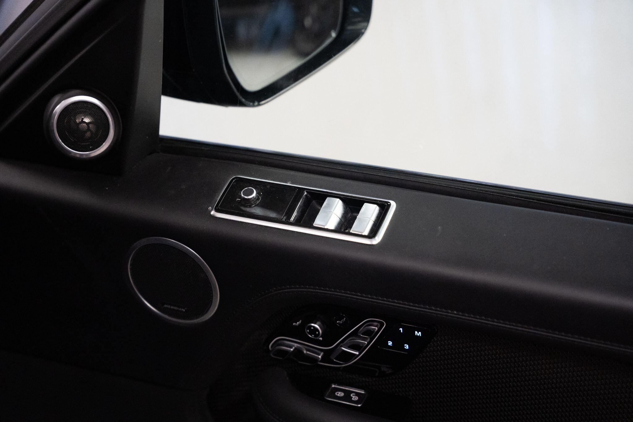 Land Rover Range Rover view 22