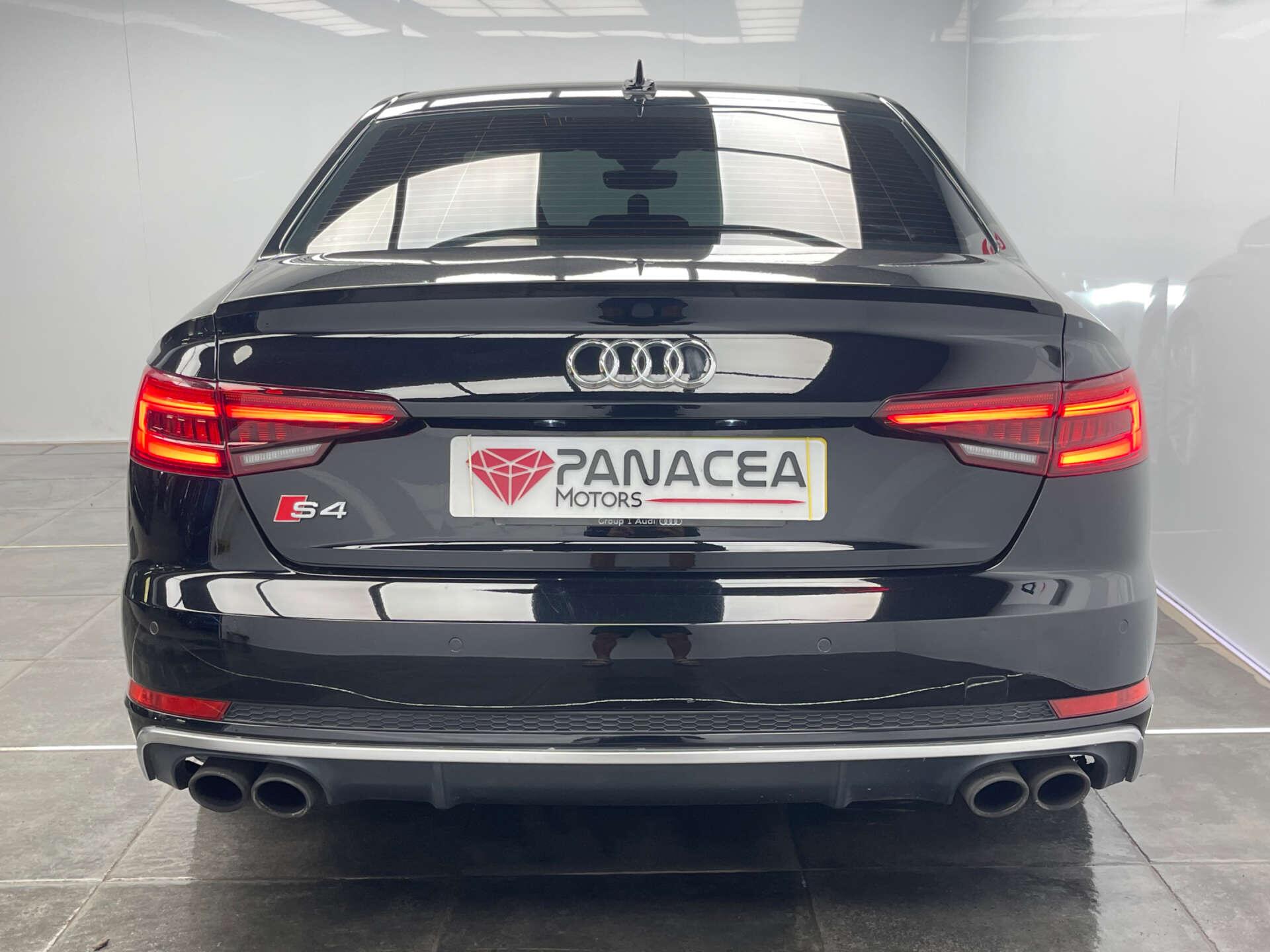 Audi S4 view 36