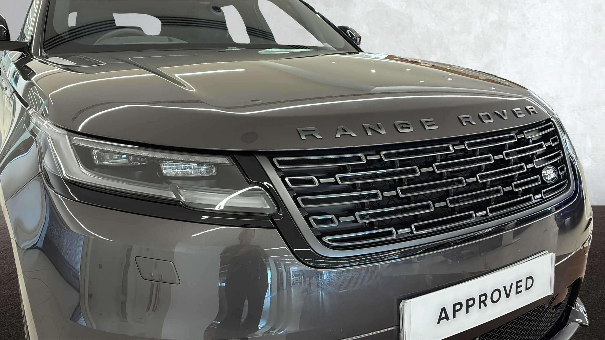 Land Rover Range Rover Velar view 21