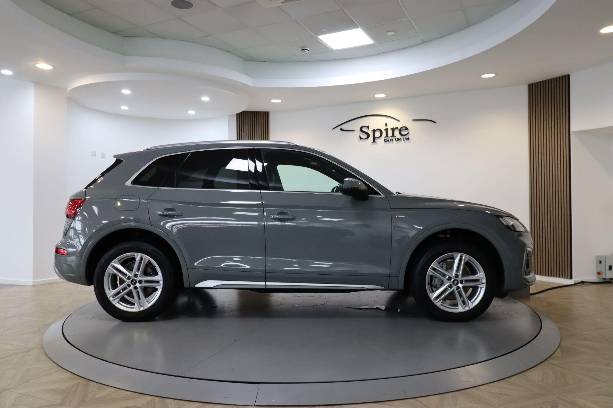 Audi Q5 view 4