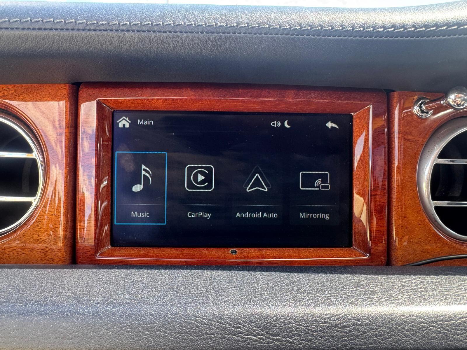Rolls-Royce Phantom view 19