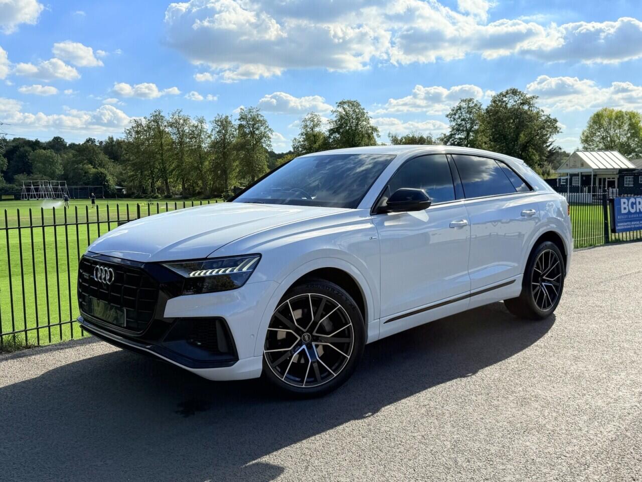 Audi Q8 view 3