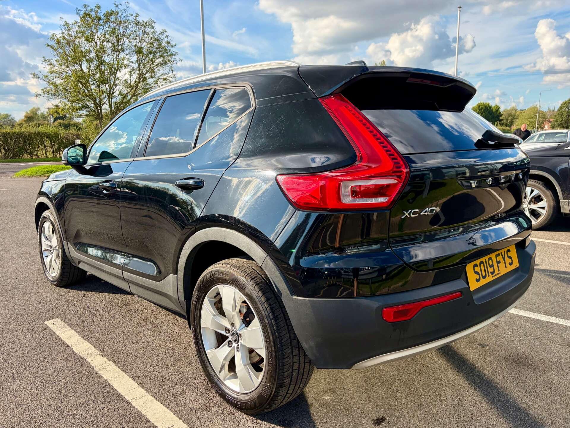 Volvo XC40 view 6