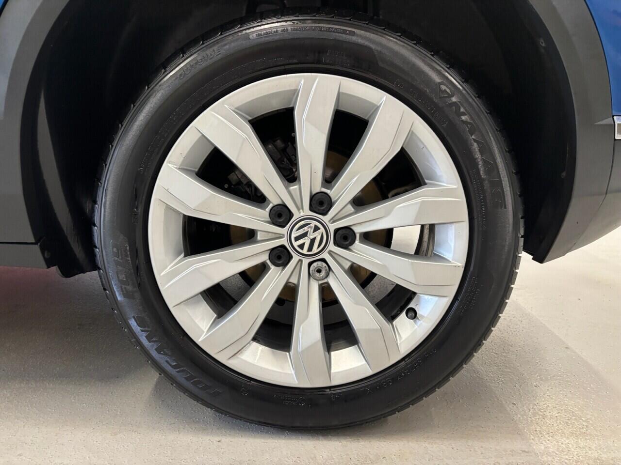 Volkswagen T-Roc view 10