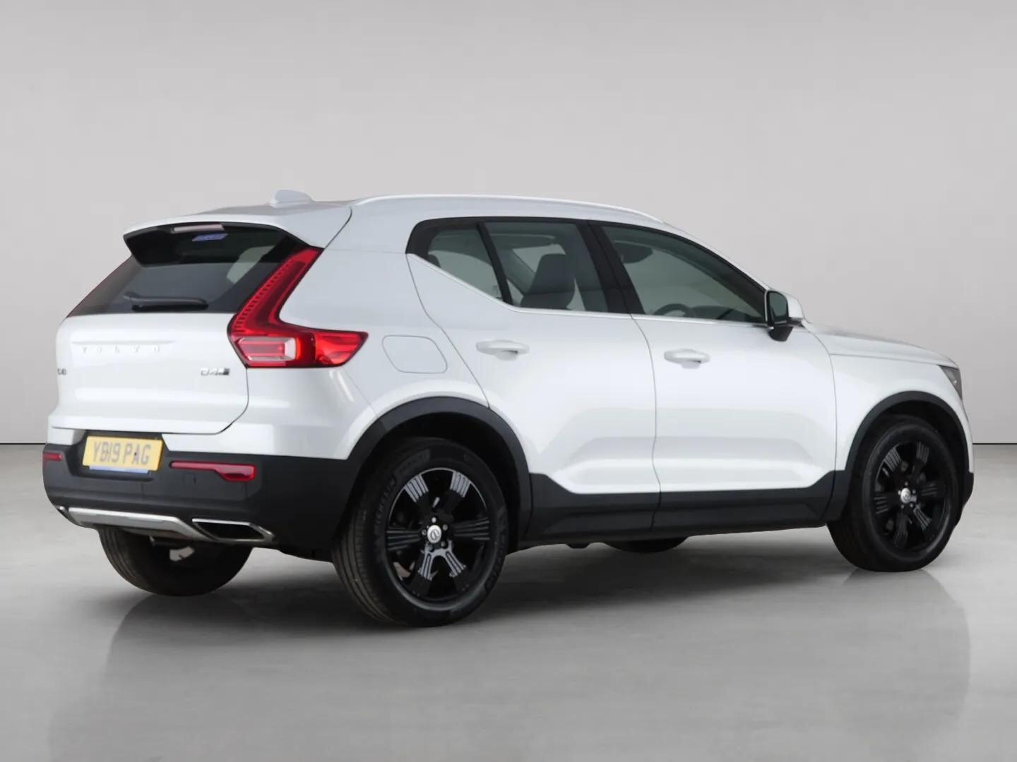 Volvo XC40 view 8