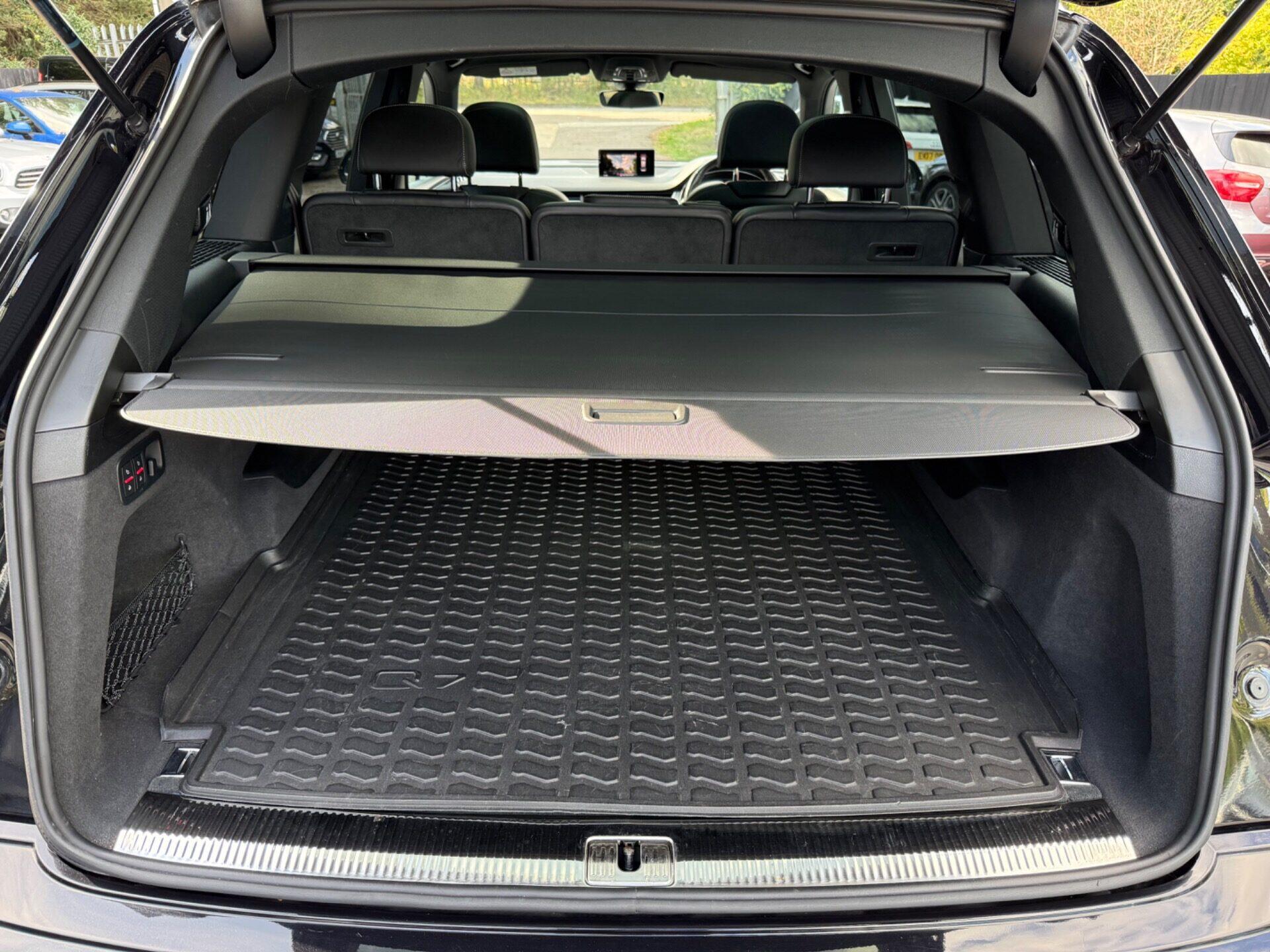 Audi Q7 view 60
