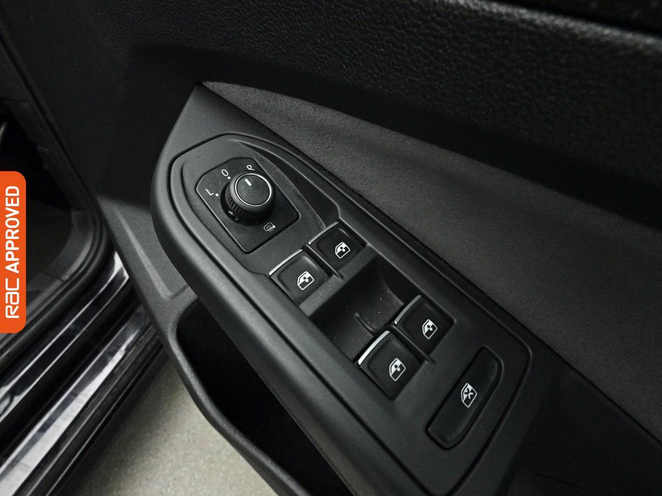 Volkswagen Golf view 23