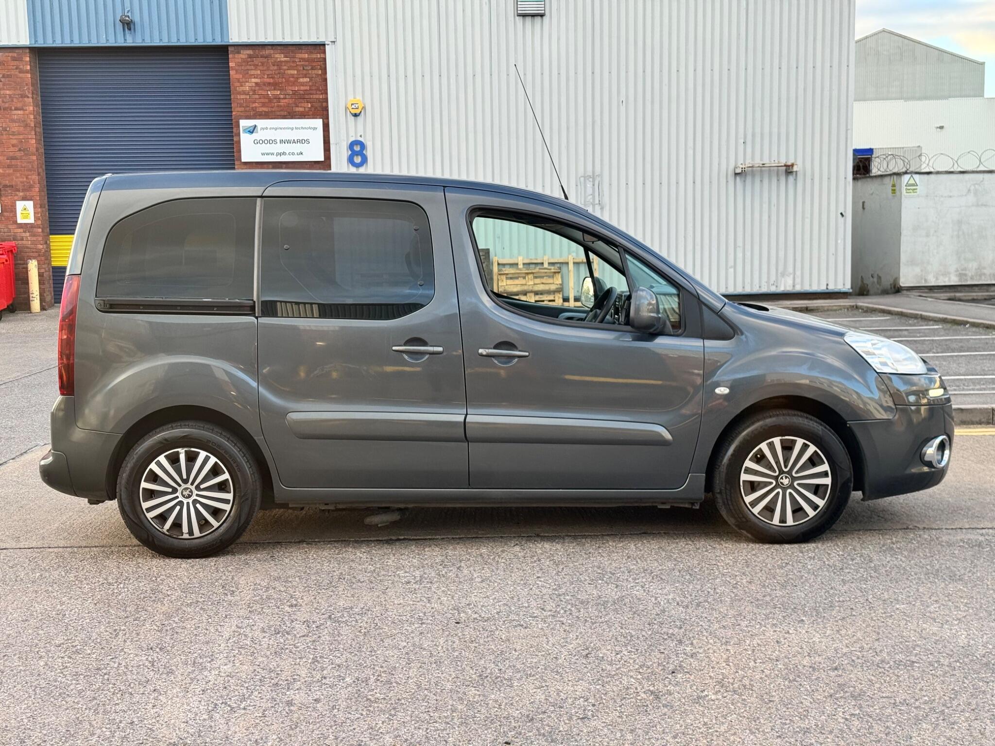 Peugeot Partner Tepee view 18