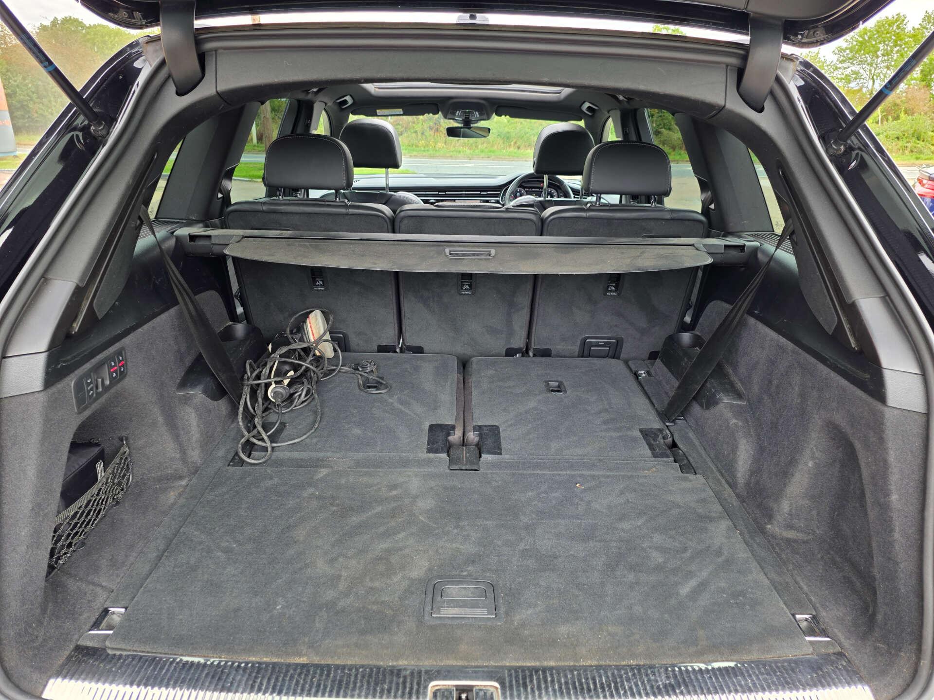 Audi Q7 view 39