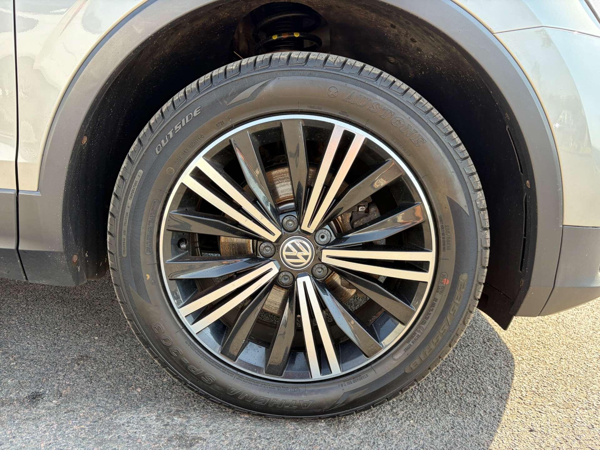Volkswagen Tiguan view 11