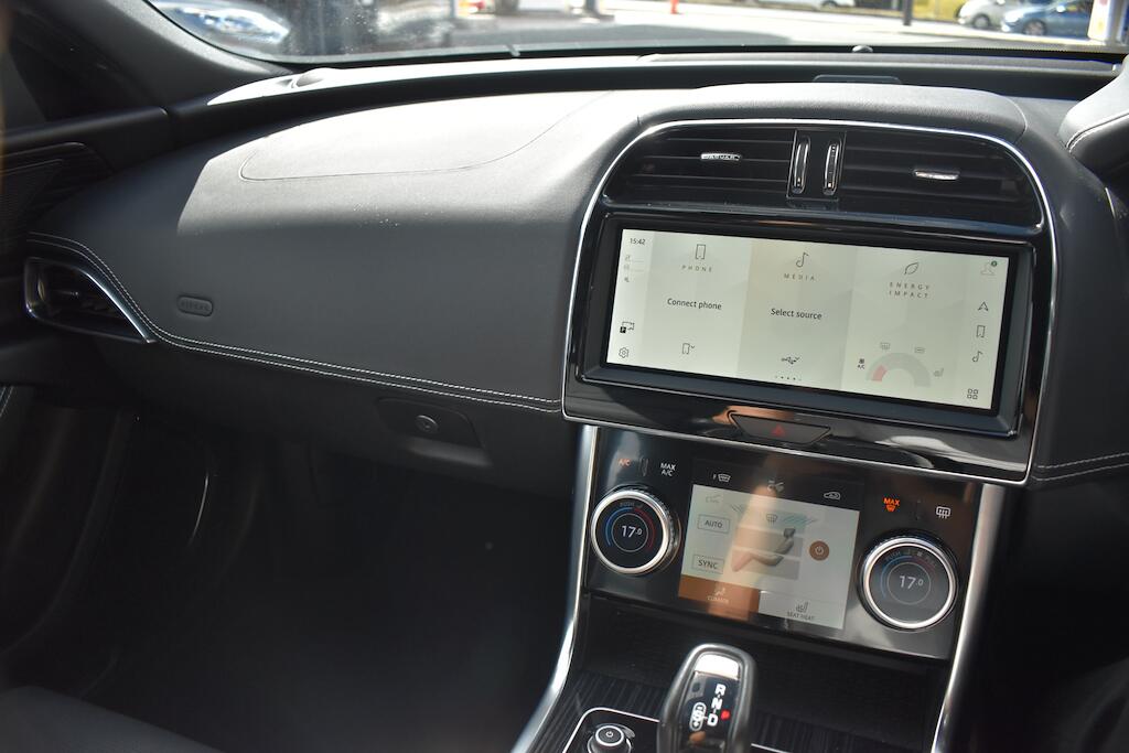 Jaguar Xe view 57