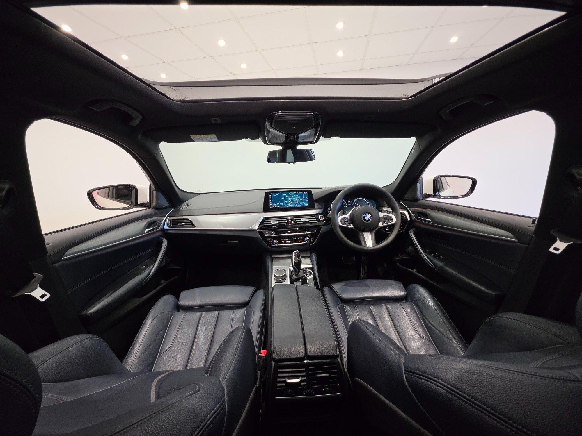 BMW 5 Series view 23