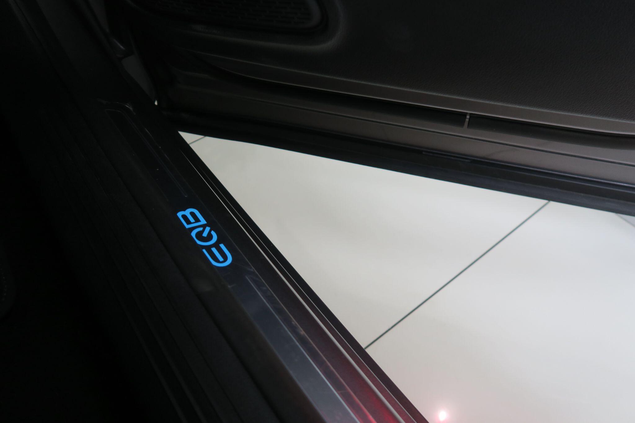 Mercedes-Benz Eqb view 19