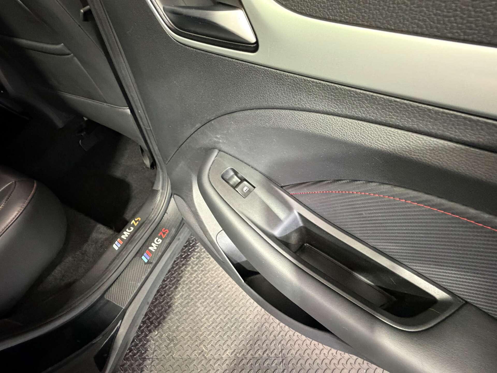 MG ZS view 55