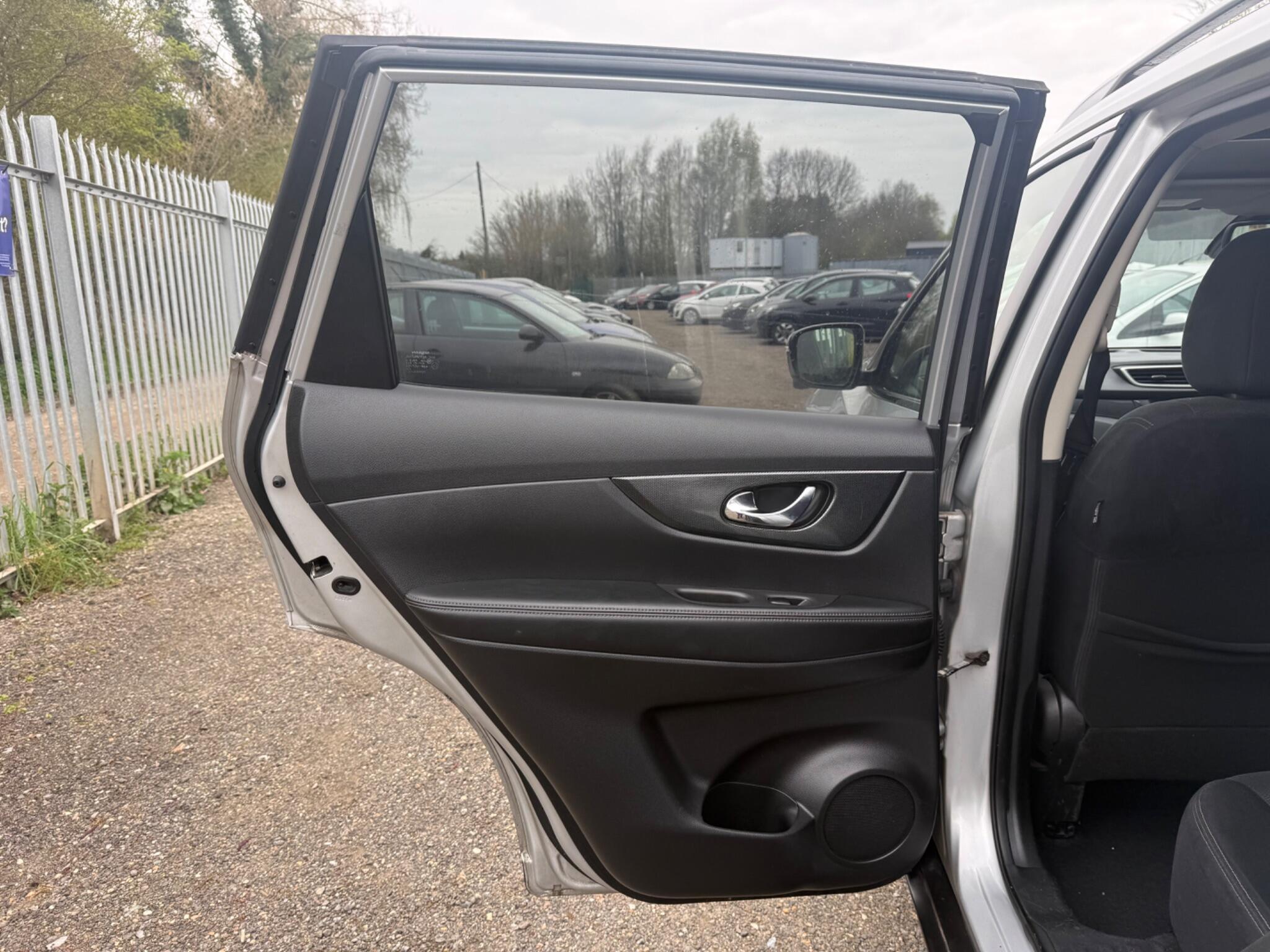 2017 Nissan X-Trail image 31