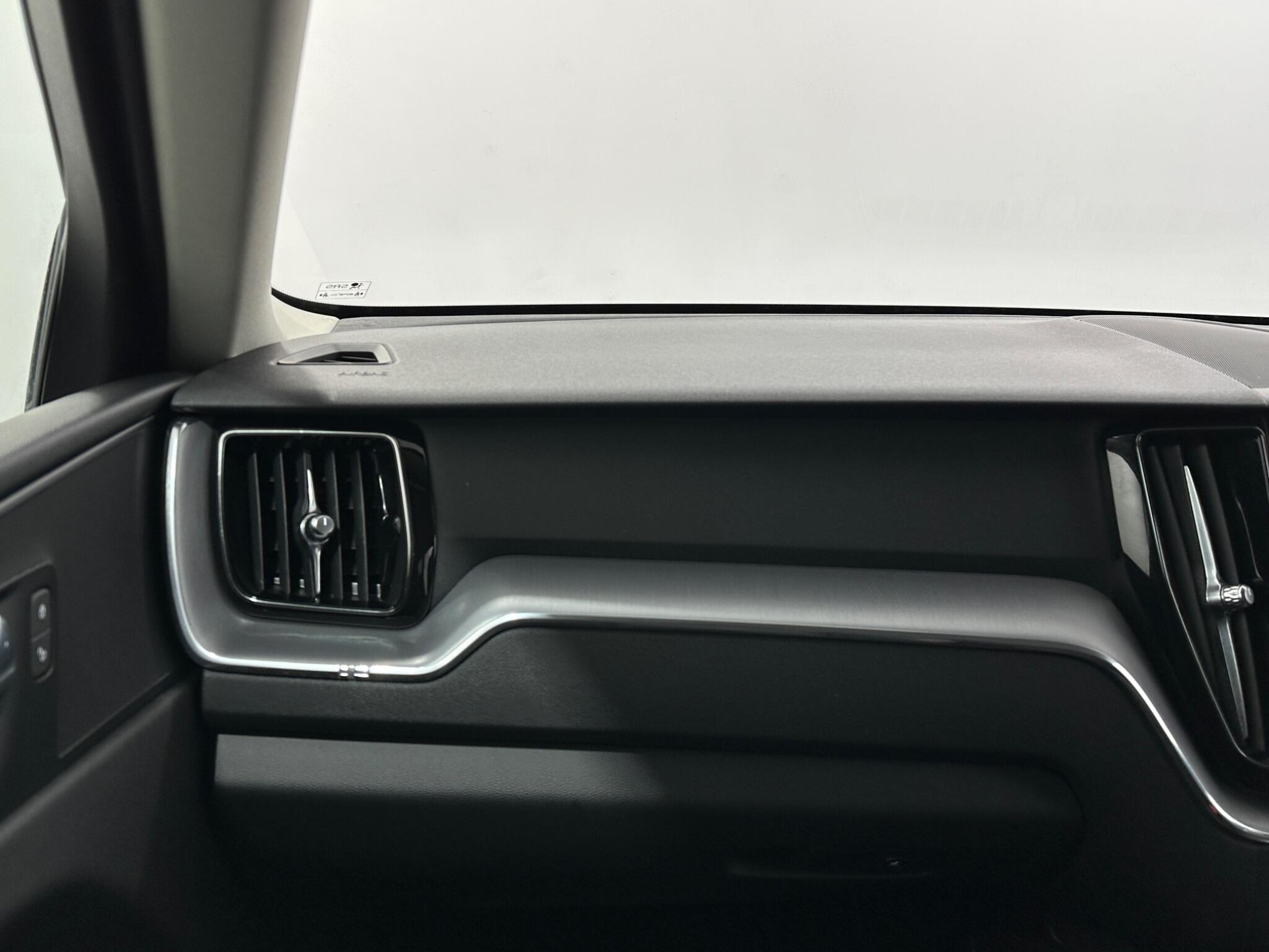 Volvo XC60 view 29