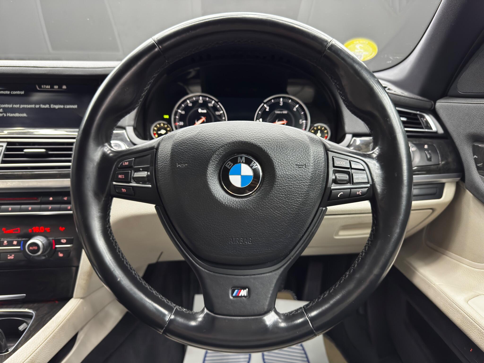 BMW 7 Series view 18
