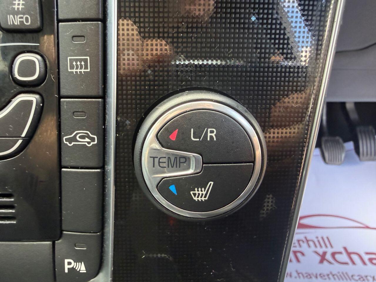 Volvo V40 Cross Country view 22