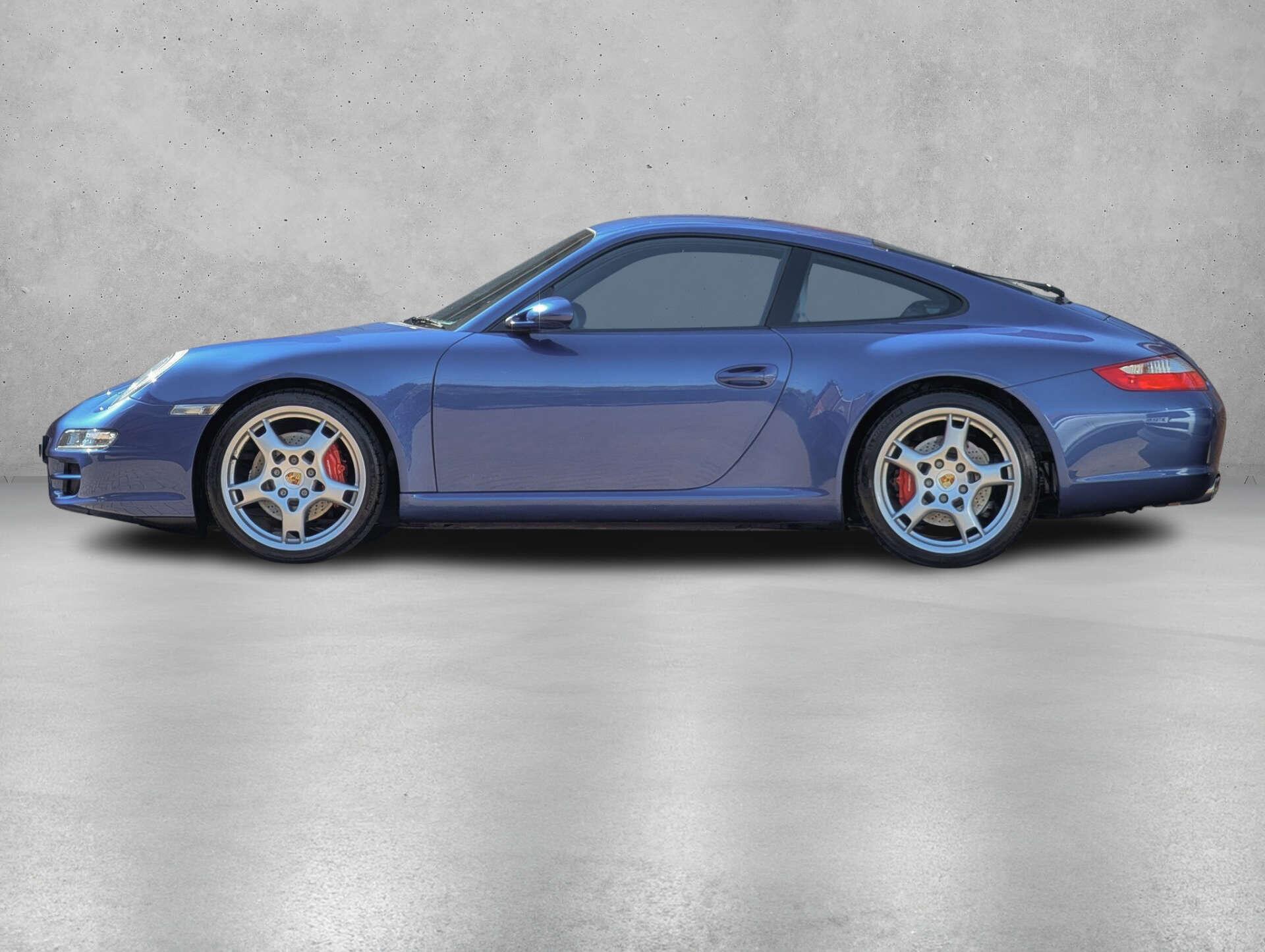 Porsche 911 view 4