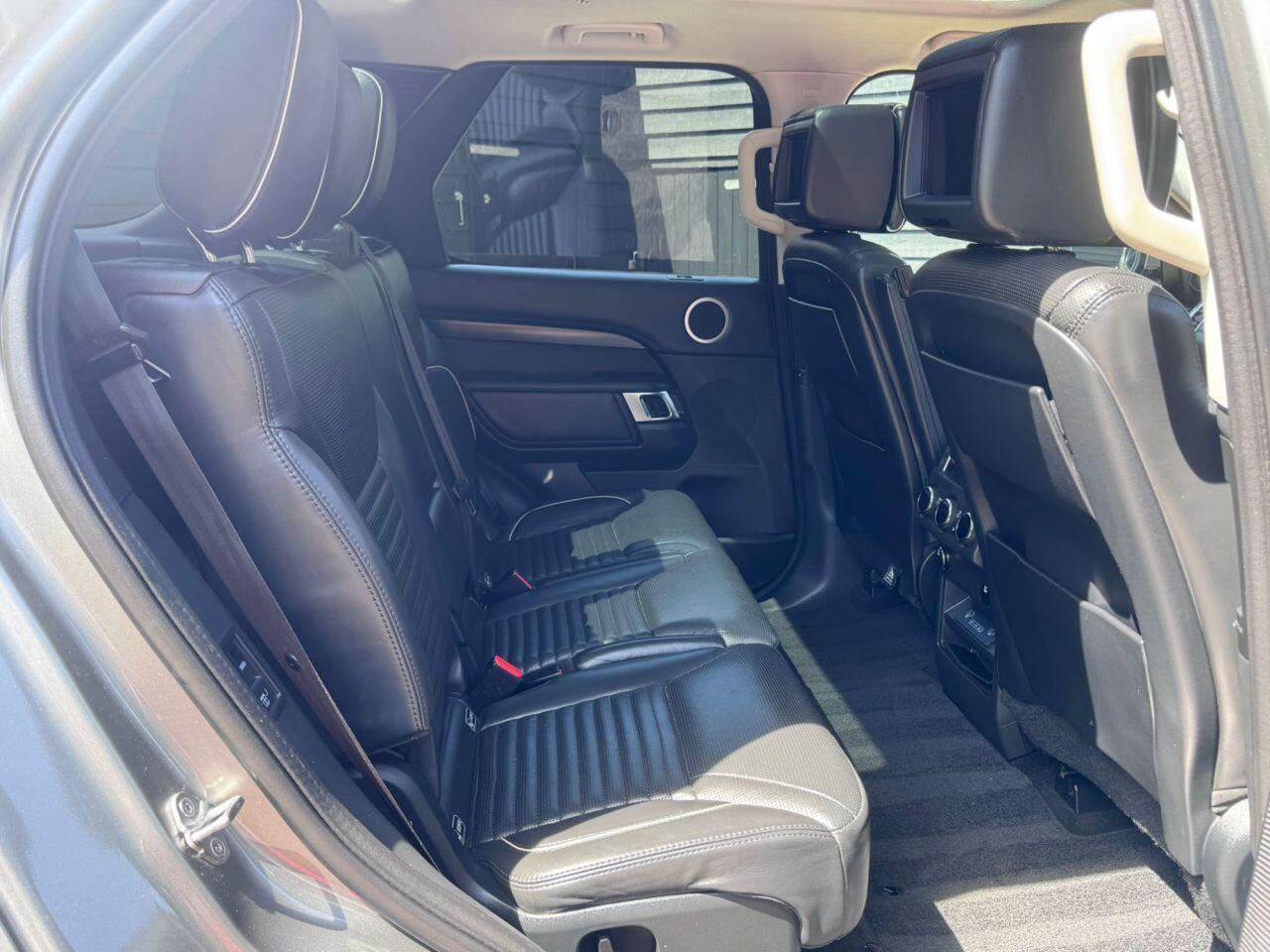 Land Rover Discovery view 13