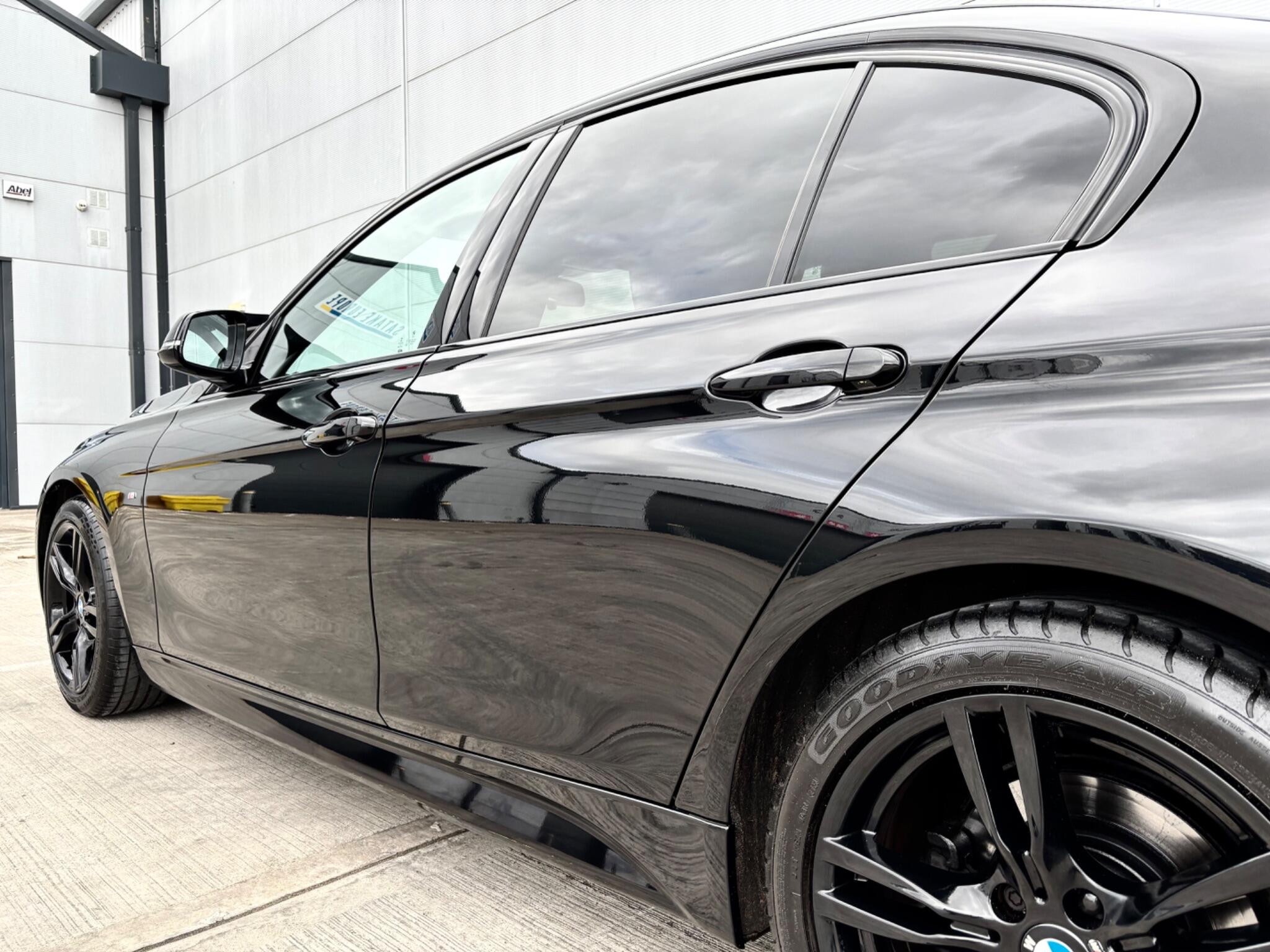 BMW 3 Series view 17
