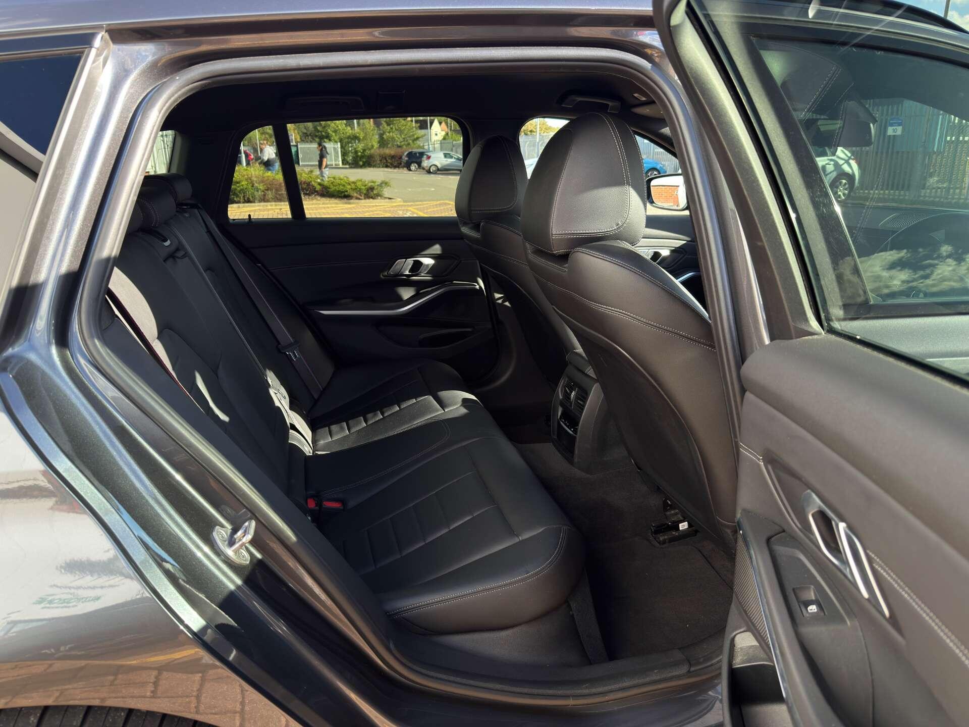BMW 3 Series view 41