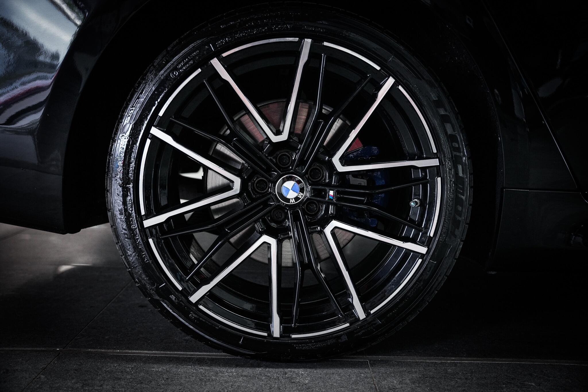 BMW 7 Series view 27
