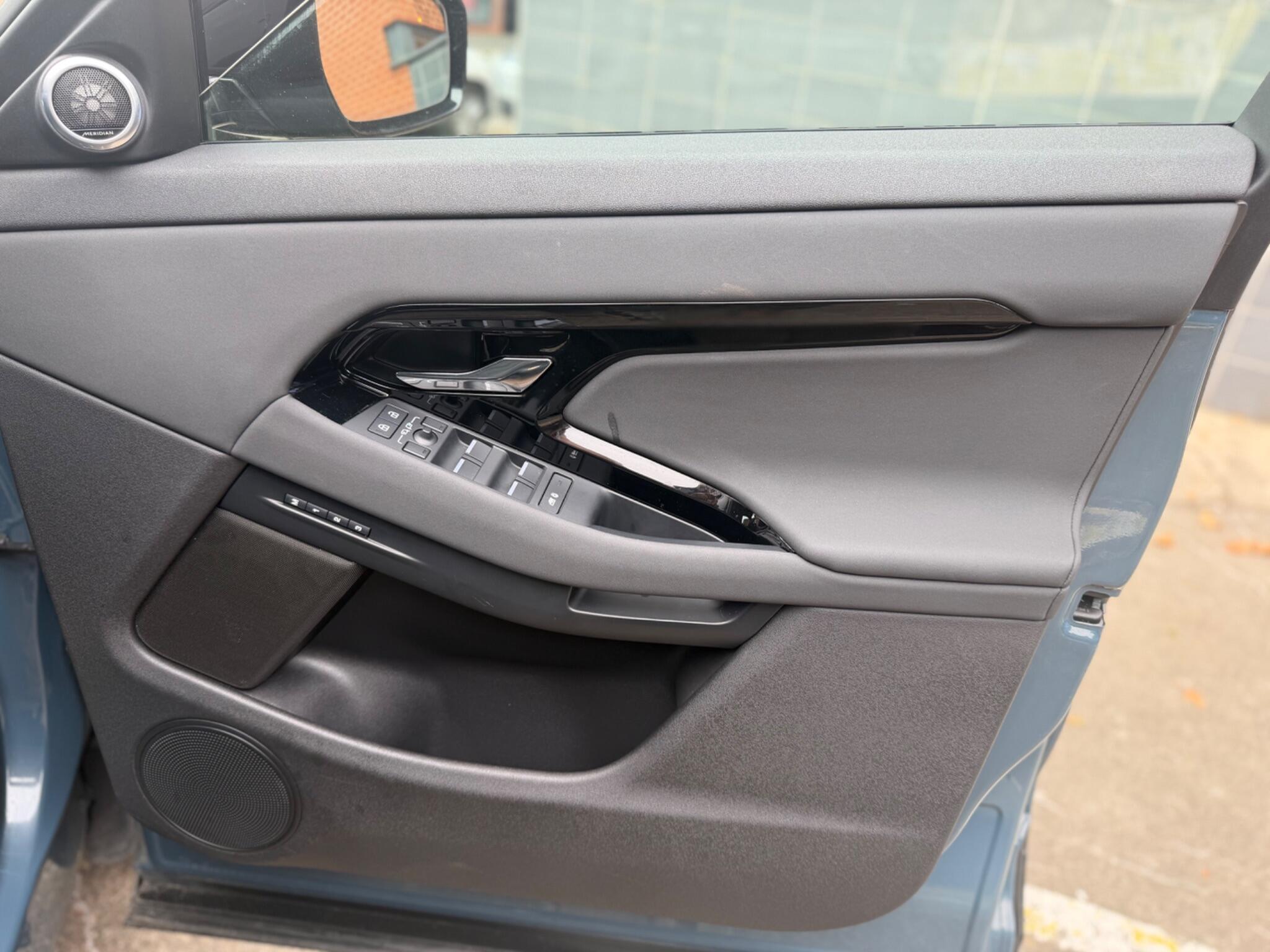 Land Rover Range Rover Evoque view 25