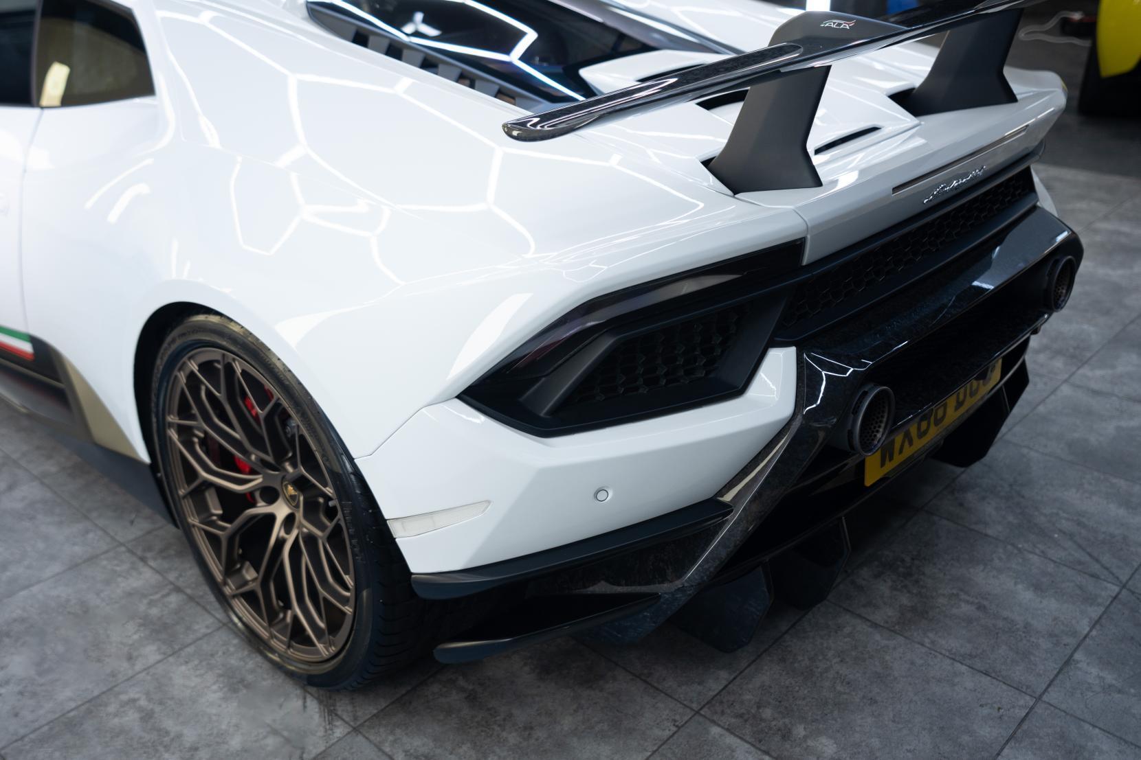 Lamborghini Huracan view 9