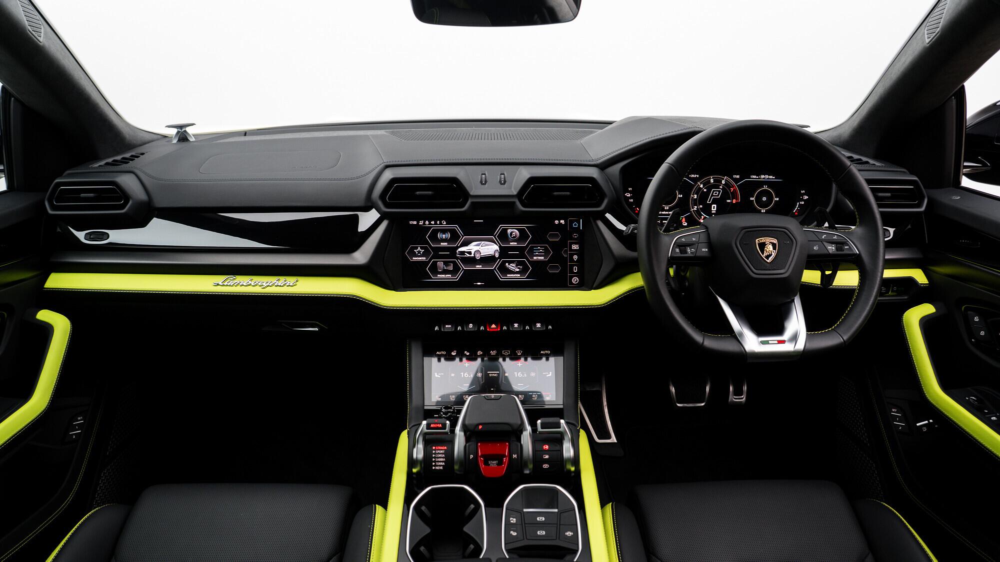 Lamborghini Urus view 5