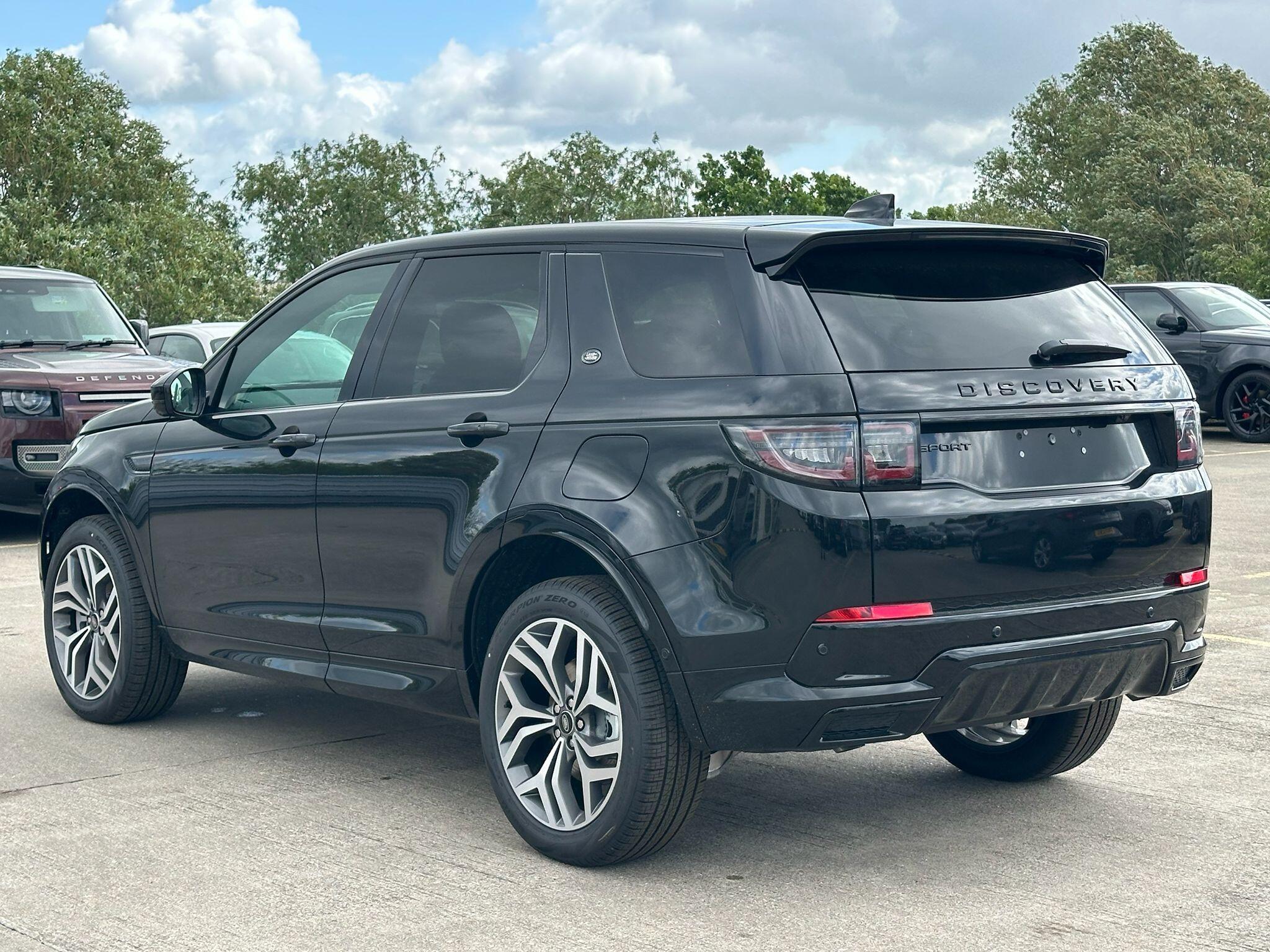 Land Rover Discovery Sport view 4