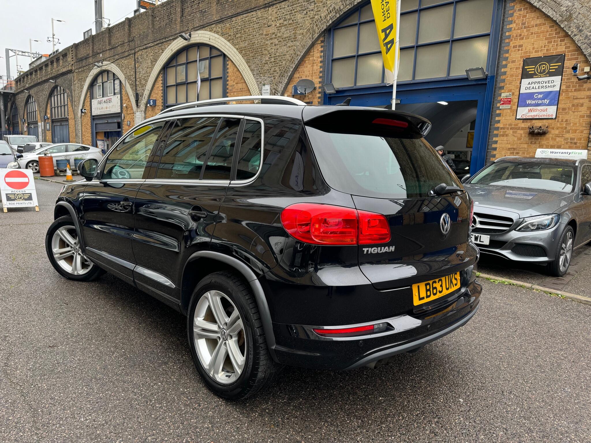 Volkswagen Tiguan view 8