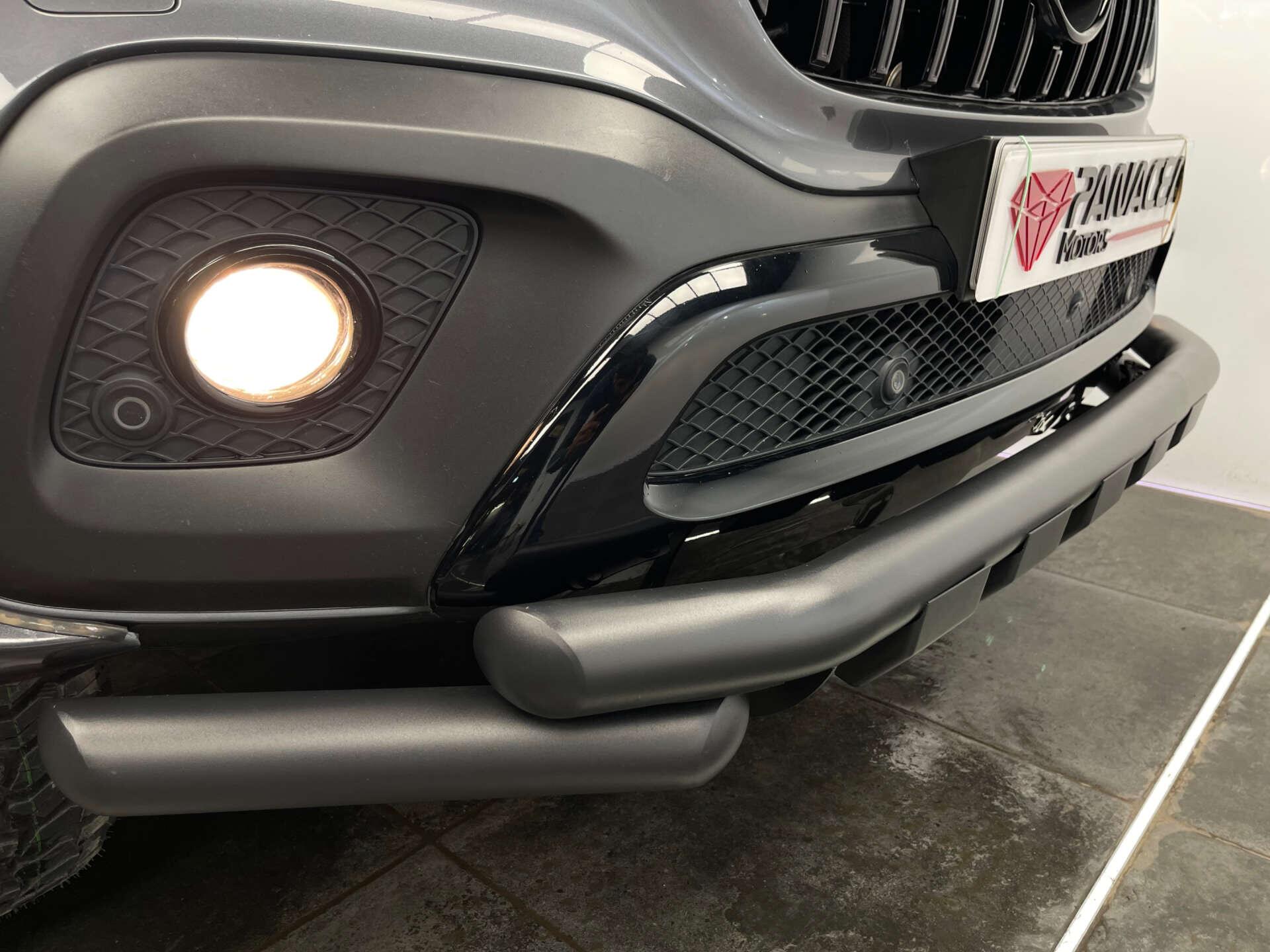 Mercedes-Benz X Class view 9