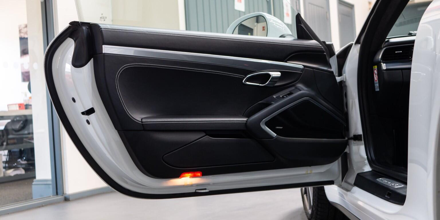 Porsche 911 view 38