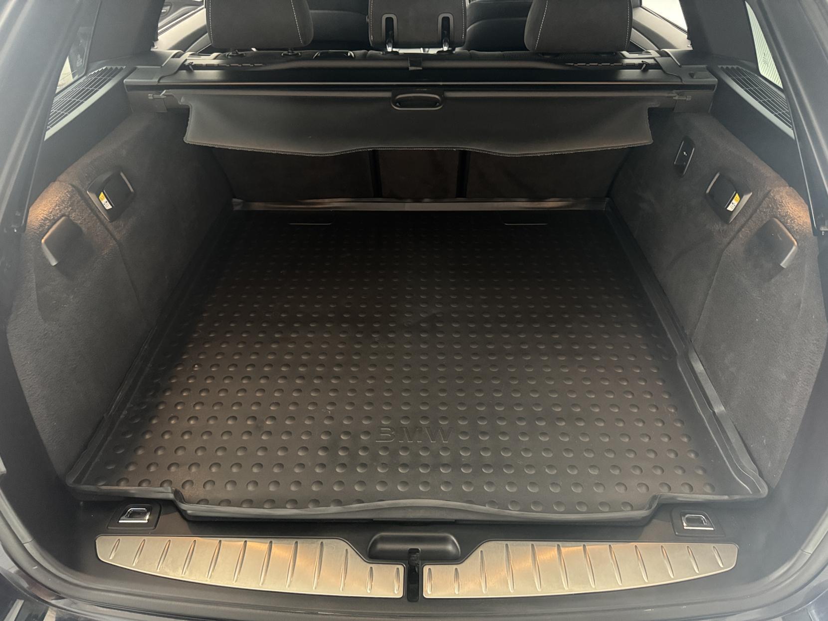 BMW 5 Series view 74