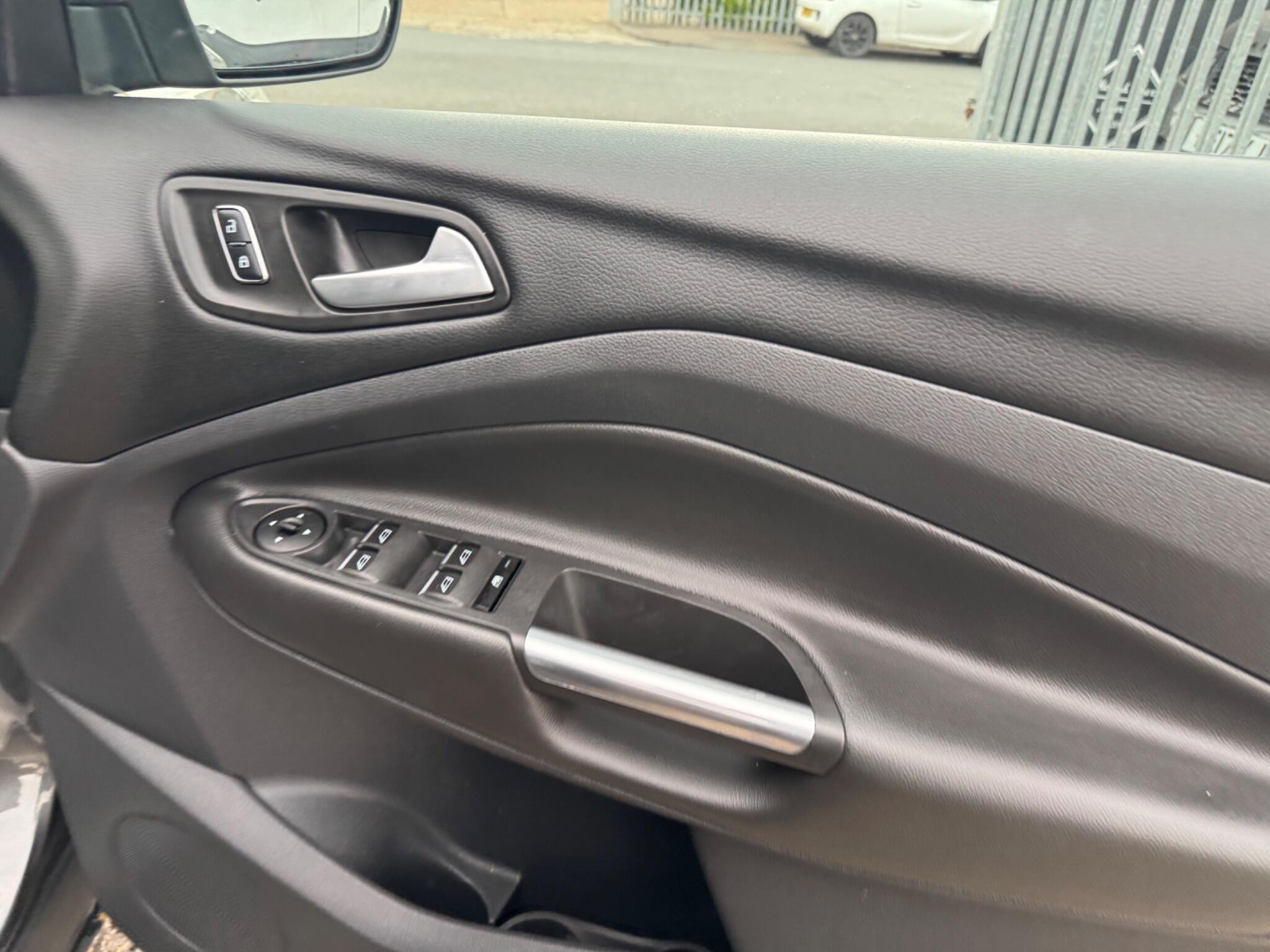 Ford Kuga view 36