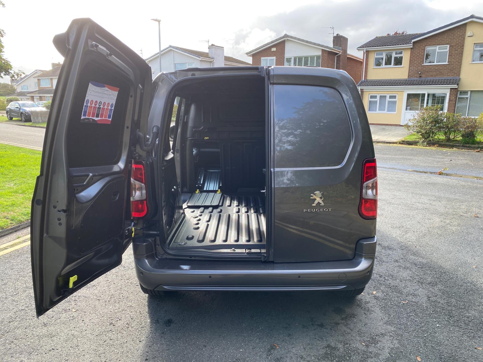 Peugeot Partner 1.5 BlueHDi 1000 Asphalt Premium Standard Panel Van EAT8 SWB Euro 6 (s/s) 5dr