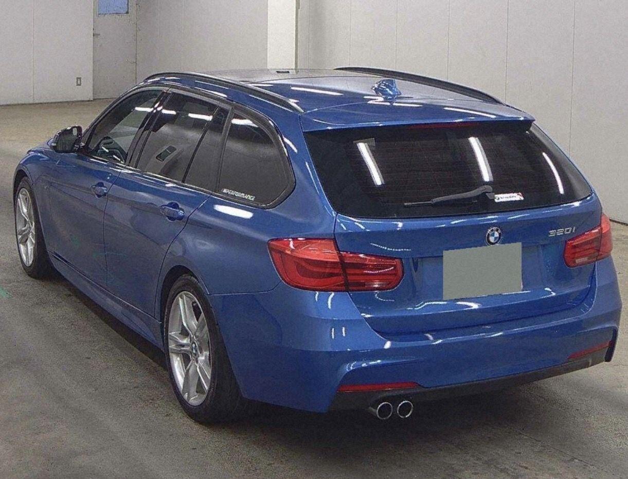 BMW 3 Series view 3
