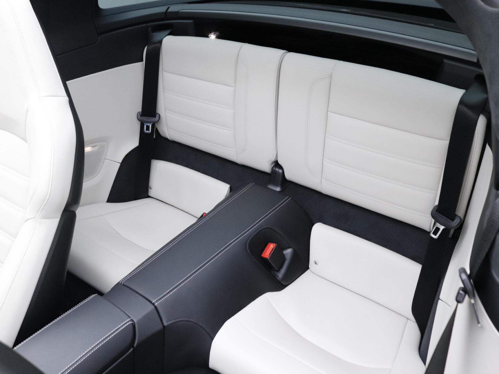 Porsche 911 view 18
